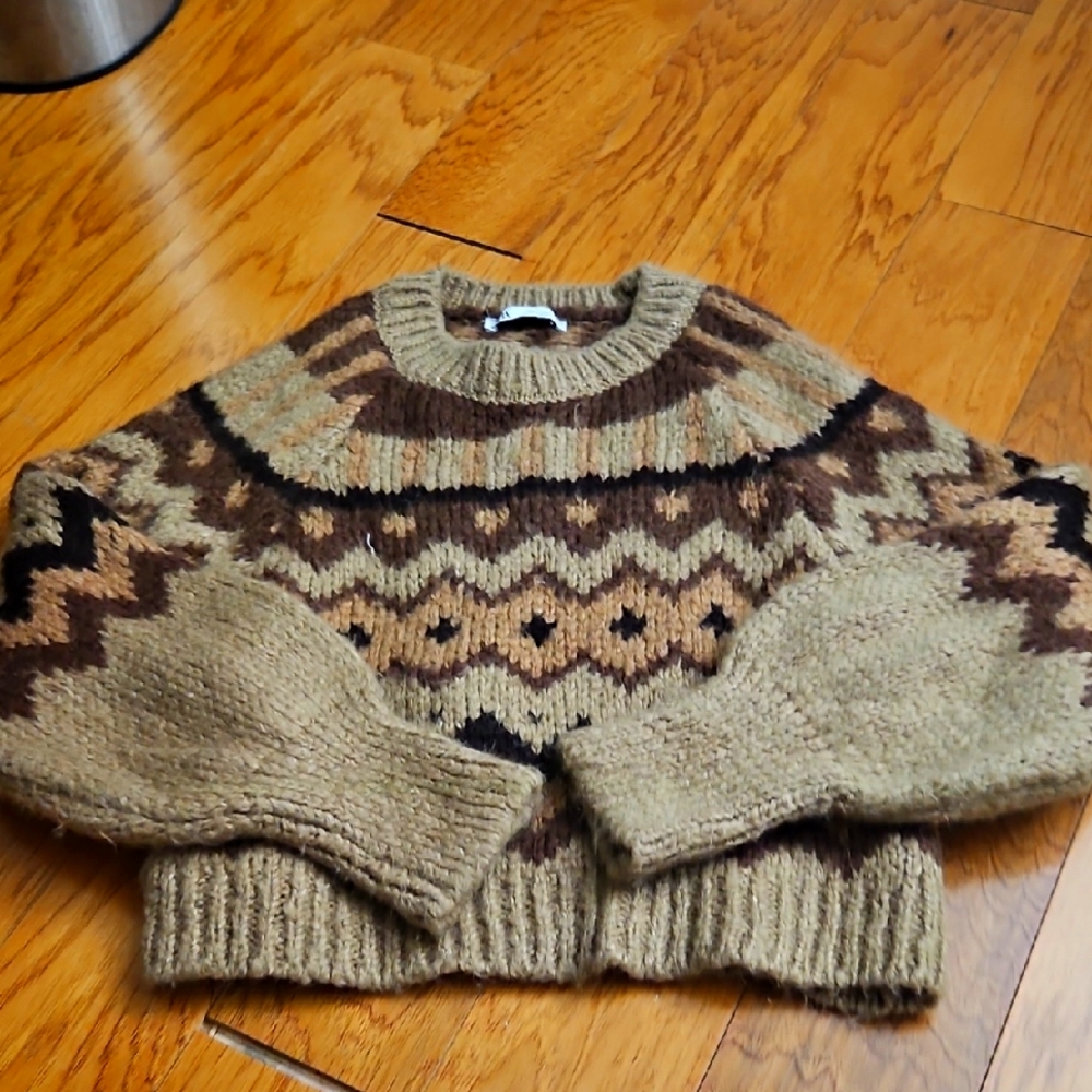 Cozy Knit Sweater with Geometric Pattern